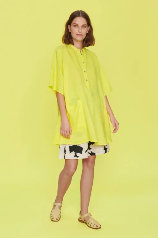 Airy linen bluse
