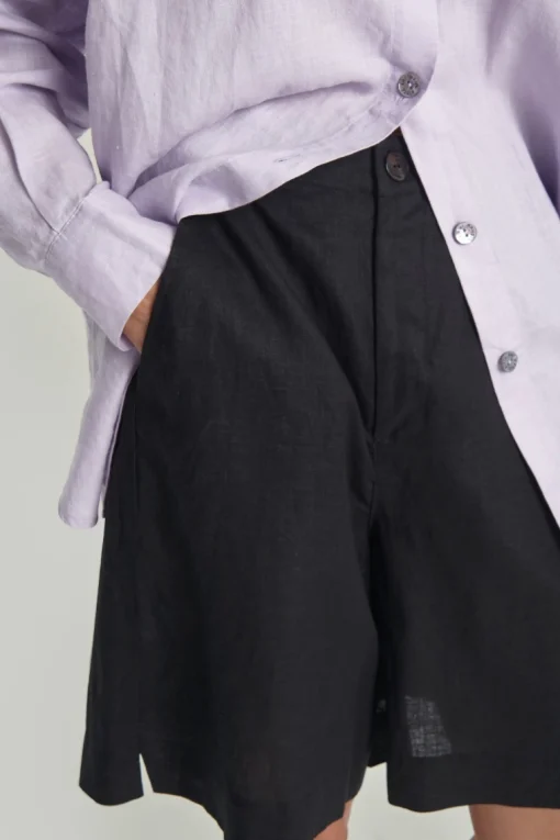 Airy linen shorts
