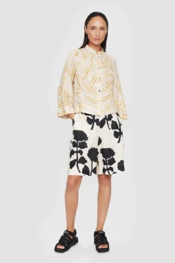 Peony & waves shorts
