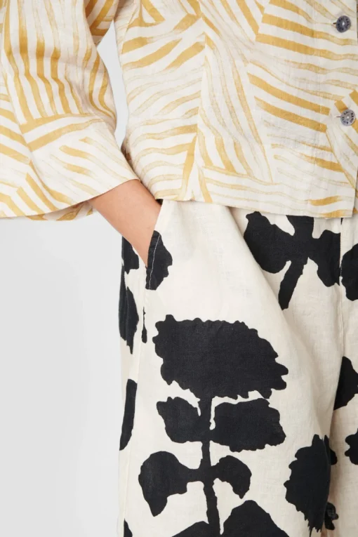 Peony & waves shorts